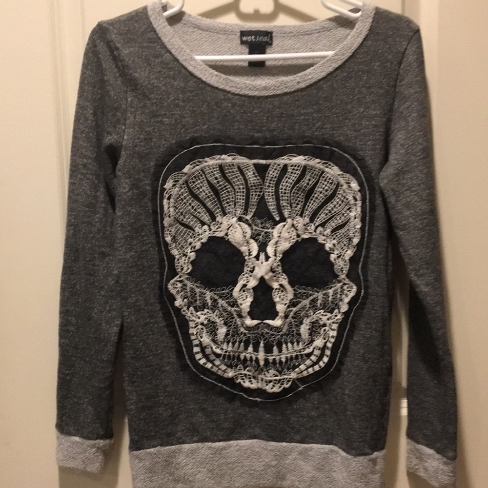 Wet Seal womens embroider skull appliqué sweatshirt top long sleeve size M grey